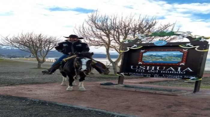  Em sua segunda jornada, o cavaleiro Filipe Leite percorreu mais de 7 quilômetros de Barretos até Ushuaia, na patagônia argentina (foto: Divulgação)