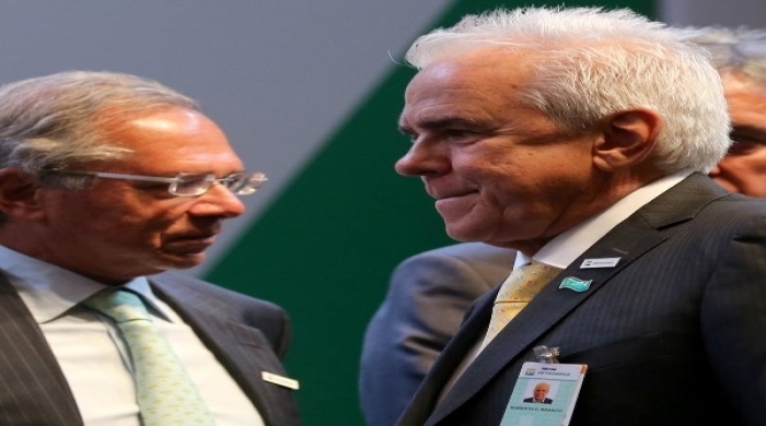 Castello Branco, presidente da Petrobras, junto de Paulo Guedes, ministro da Economia, em uma cerimônia no Rio de Janeiro. REUTERS/Sergio Moraes