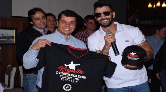 Ricardo Rocha Bodinho com o Embaixador 2018 Gusttavo Lima     -  Créditos: Diego Rodrigues